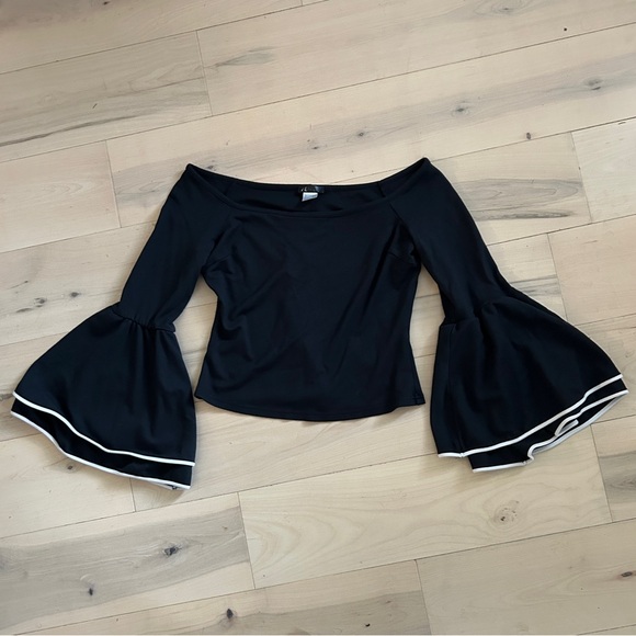 VENUS Tops - Venus Black Bell Sleeve Top Off shoulder Boho Size M